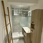 Les Templiers - Downtown And Private Garage Apartment
