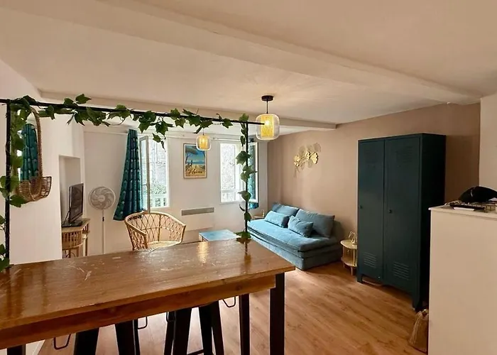 Les Templiers - Downtown And Private Garage